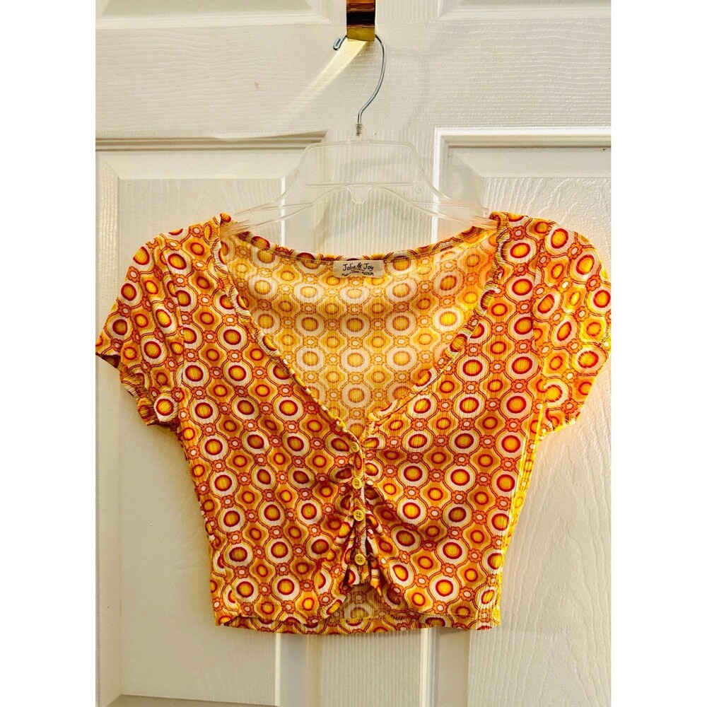 Junior’s V-neck Crop Top Size Medium